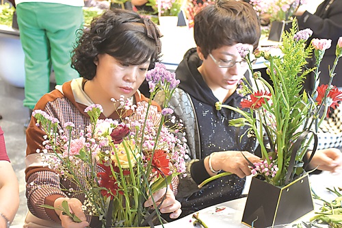 “巾幗心系企 建功新時代” 一一包頭熱力集團(tuán)女工倡議書2.jpg